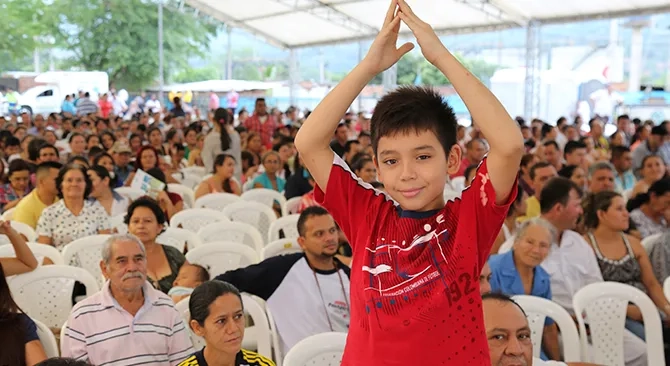 Familias ahorradoras recibiran viviendas nuevas manana en Santander