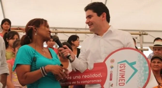 En gira por Antioquia Minvivienda asignara y entregara 777 viviendas 100 subsidiadas