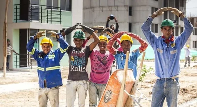 La construccion continua impulsando la economia y generando miles de empleos para el pais Minvivienda