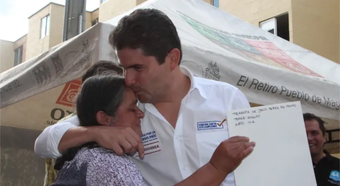 “Nuestro sello de calidad es la honestidad”: Minvivienda durante la entrega de viviendas gratis en Antioquia