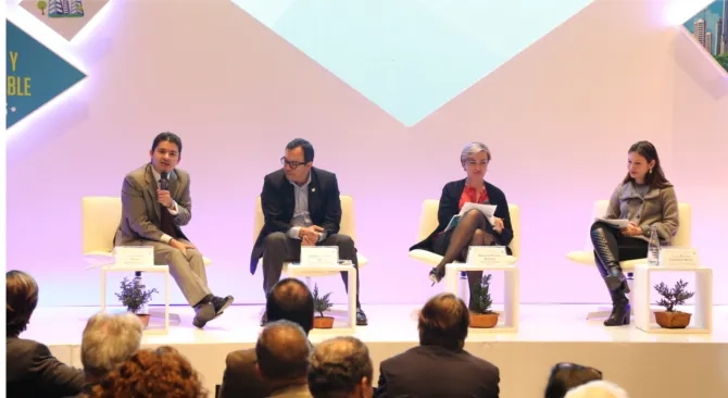 “Las viviendas gratis son el primer paso hacia las ciudades del futuro”: Ministro Henao Cardona