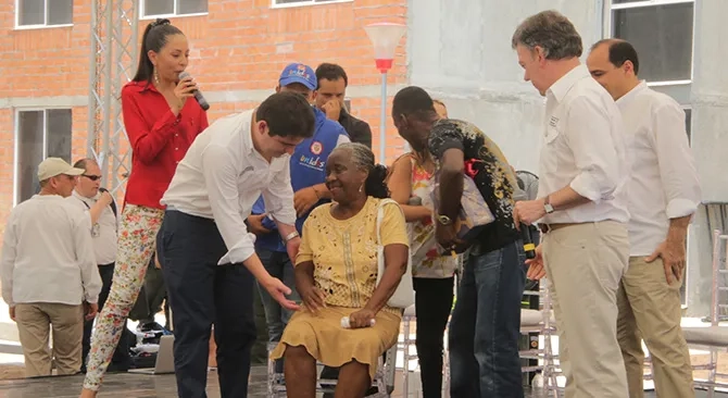 Hoy el presidente Santos y el Ministro de Vivienda sortearon 966 viviendas gratis en Barranquilla
