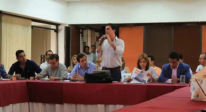 Minvivienda evaluo con constructores y alcaldes de tres departamentos los avances en viviendas gratis