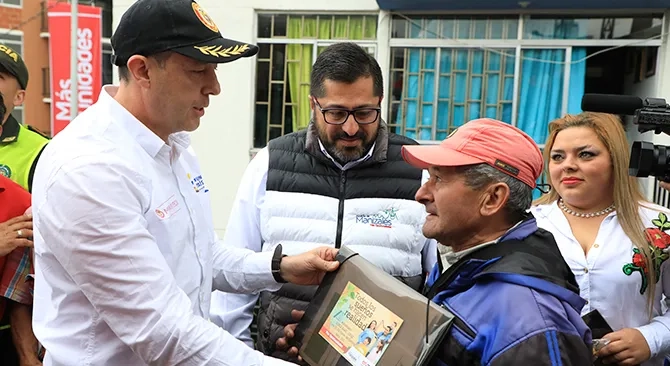 Gobierno Nacional entrega viviendas para familias que habitaban zonas de alto riesgo en Manizales