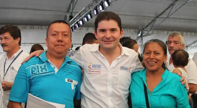 La industria del cemento gris esta en aumento gracias a nuestros programas de vivienda Ministro Henao Cardona