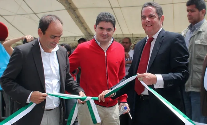 "Esta es mi penúltima entrega de VIVIENDAS GRATIS", dijo Vargas Lleras en Medellín