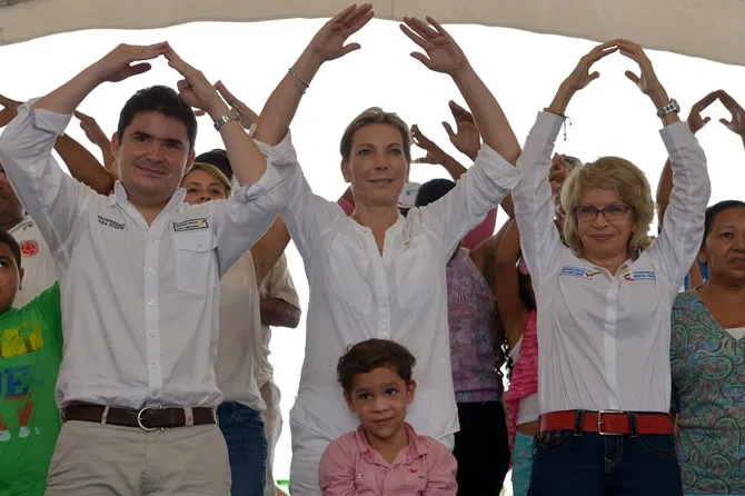 Minvivienda entrego hoy 38 casas gratis a las familias que perdieron sus hijos en la tragedia de Fundacion