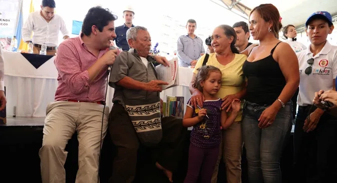 Maratónica jornada de entrega de viviendas gratis en Quindío y Valle