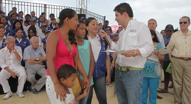 “Mi deseo de primer cumpleaños como Ministro de Vivienda, es que sigamos haciendo casas para construir paz”: Luis Felipe Henao Cardona