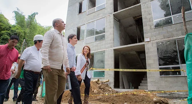 Ministro Henao Cardona inicia gira de la vivienda y el agua por Antioquia
