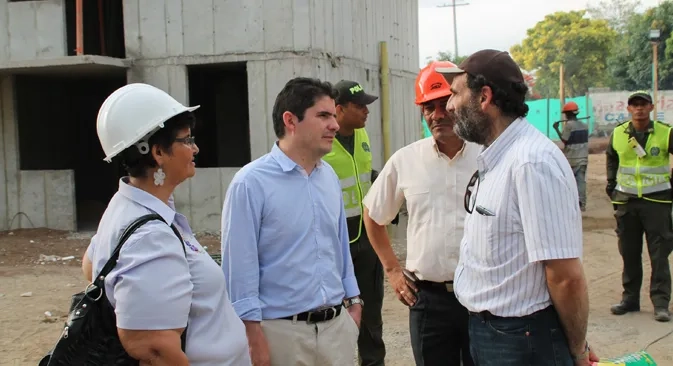 Ministro Henao solicita acompañamiento de la Procuraduría para el programa de Vivienda Salario Mínimo