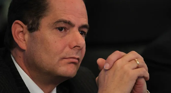 Vargas Lleras desautoriza valla que apareció en La Estrella, Antioquia