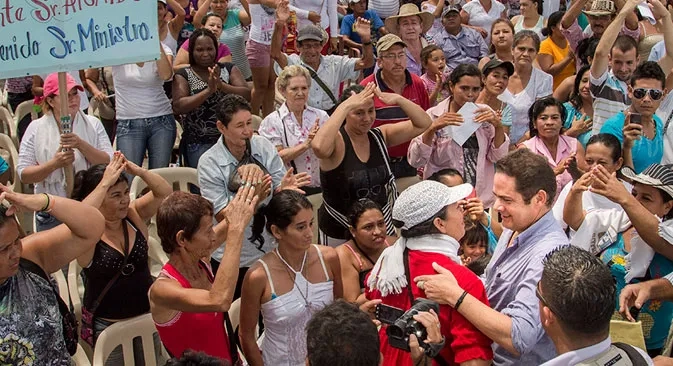 Vargas Lleras sigue llegando a todos los rincones del país con el programa de las viviendas gratis