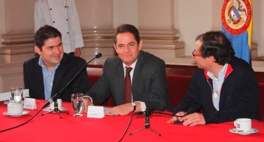 Vargas Lleras y Petro acuerdan construcción de 12 mil viviendas para pobres en Bogotá y venta de agua a municipios