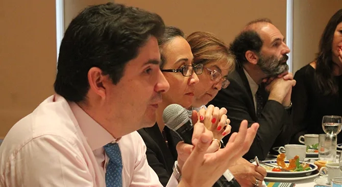 “Ya terminamos 40.000 viviendas gratis y estamos construyendo 60.000, ahora el reto es la convivencia y el acompañamiento social a estas familias”: Minvivienda