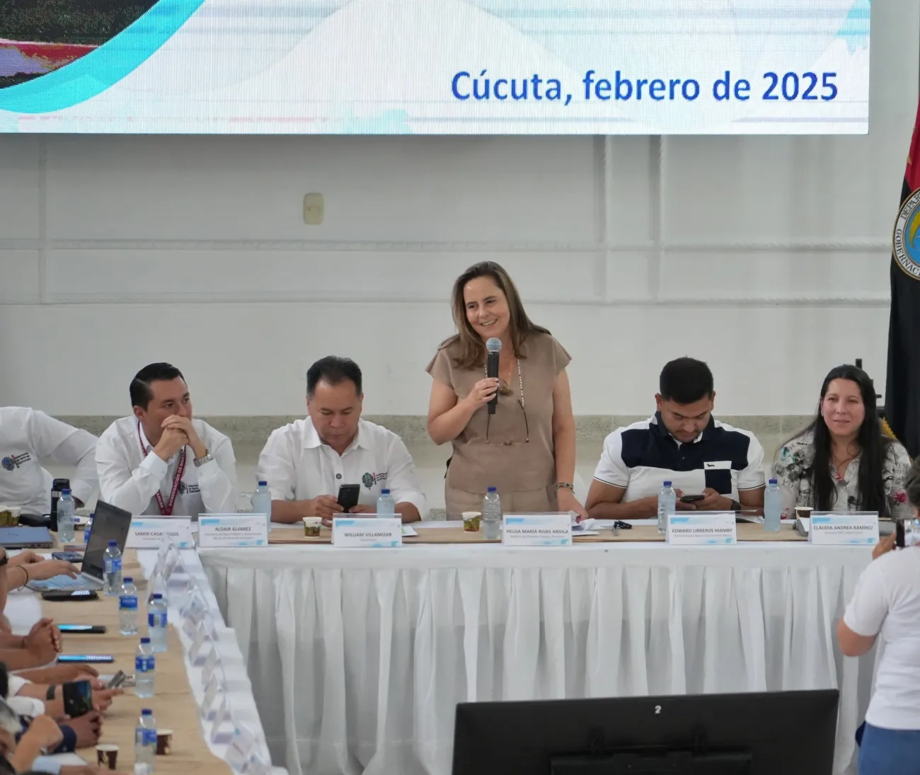 FOTOGRAFÍA MINISTRA HELGA MARÍA RIVAS EN DIÁLOGO DEPARTAMENTAL OTAA