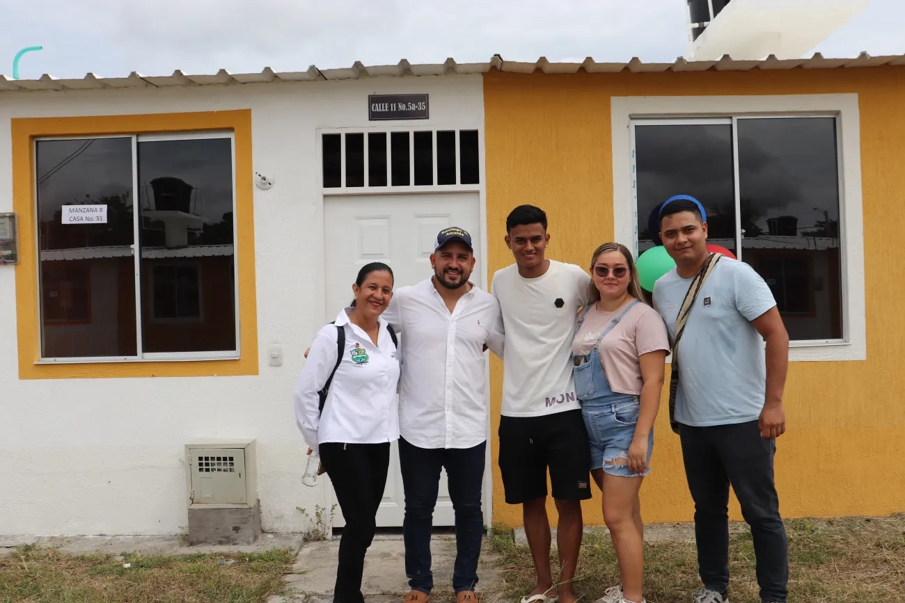 FOTOGRAFÍA ENTREGA DE VIVIENDAS A POBLACIÓN EN CONDICIÓN DE VULNERABILIDAD EN EL TOLIMA