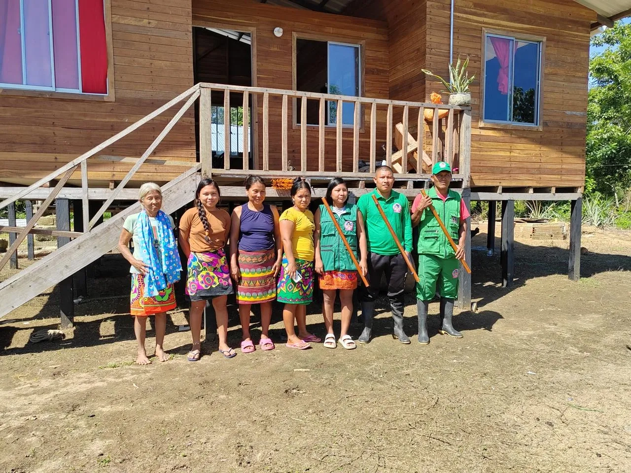 FOTOGRAFÍA COMUNIDAD INDÍGENA TANELA, BENEFICIARIOS DE MEJORAMIENTOS DE VIVIENDA EN CHOCO 