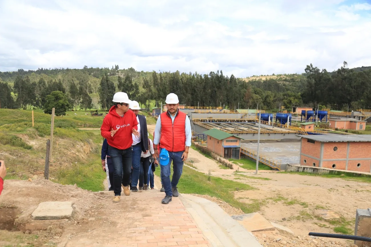 FOTOGRAFÍA VISITA TÉCNICA DEL EQUIPO DE MINVIVIENDA EN BOYACÁ, PARA LA CONSTRUCCIÓN DE LA FASE 5 DE LA PLANTA DE AGUAS RESIDUALES (PTAR).