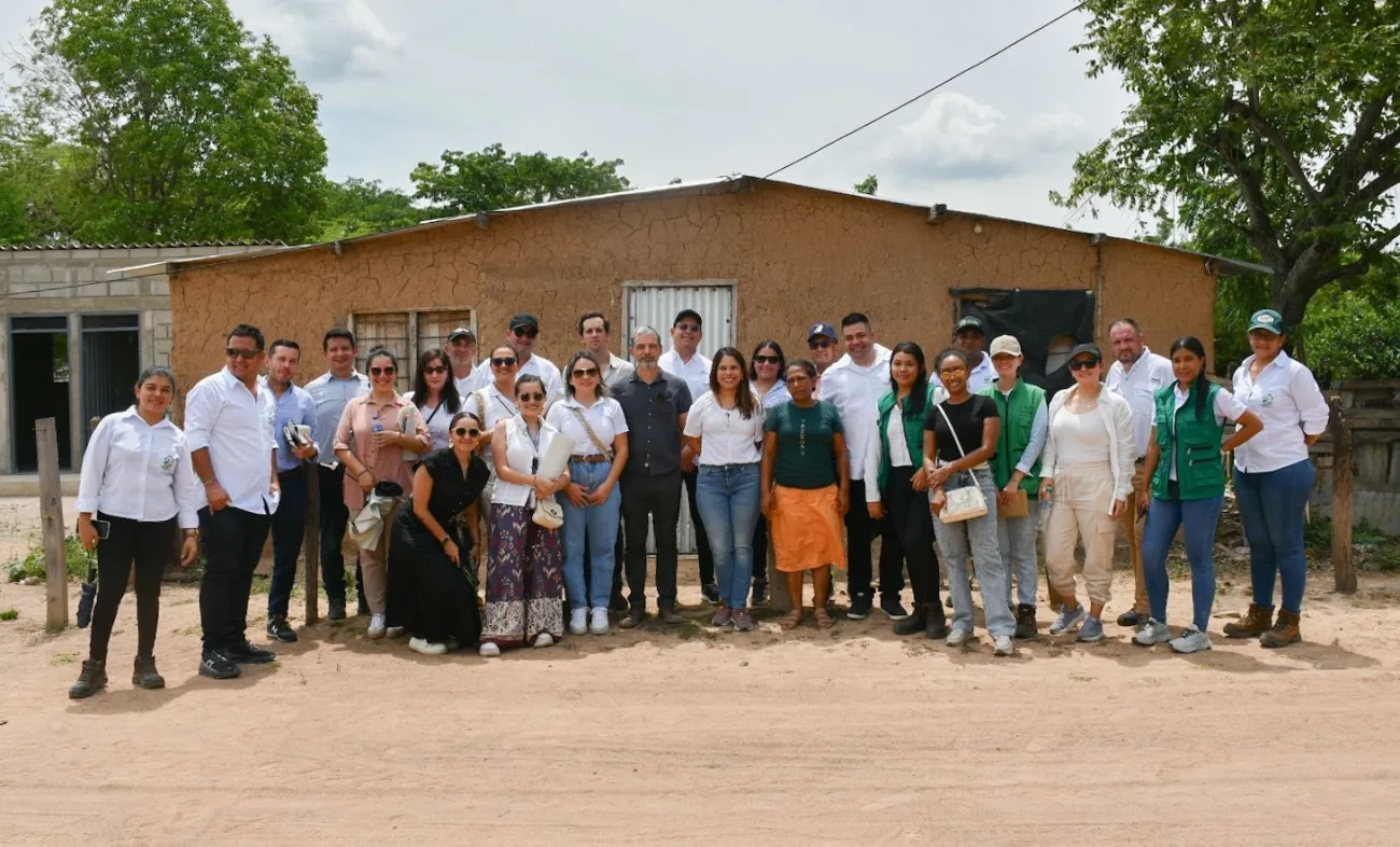 FOTOGRAFIA VICEMINISTRA DE VIVIENDA, AYDEÉ MARSIGLIA BELLO, DURANTE ENTREGA DE MEJORAIENTOS DE VIVIENDA EN  EL CORREGIMIENTO LOS VENADOS DE VALLEDUPAR