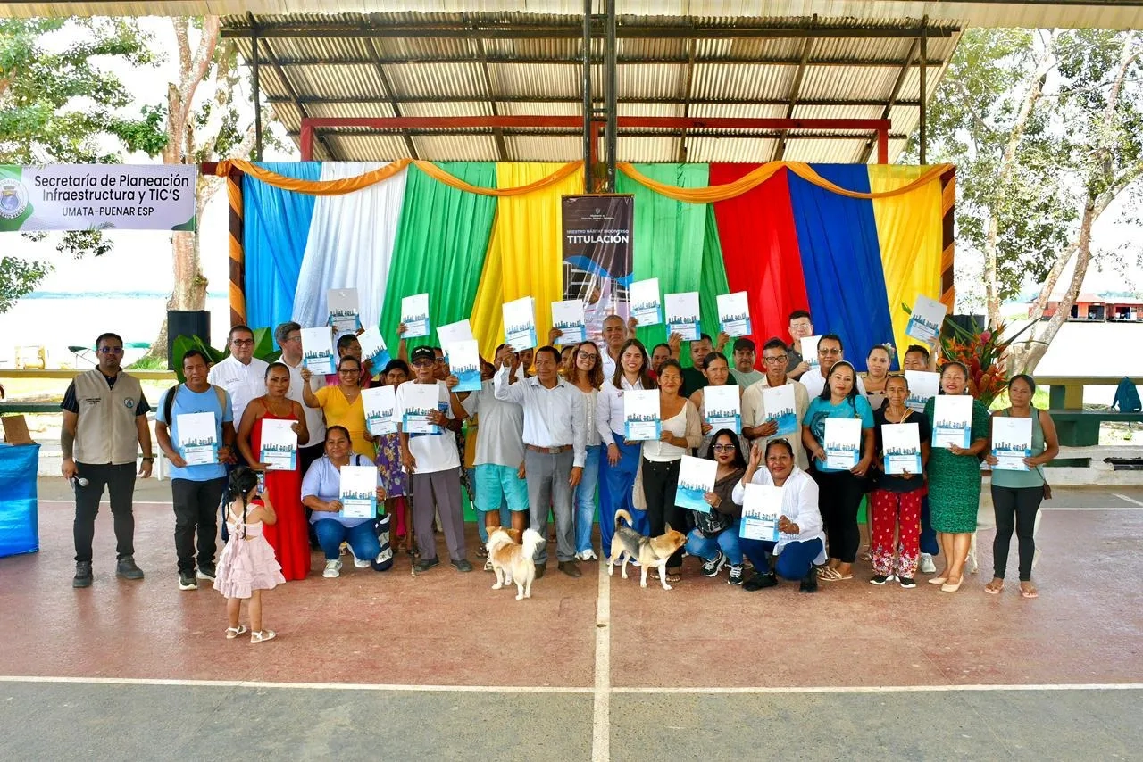 FOTOGRAFIA COMUNICADO TITULACION EN PUERTO NARIÑO AMAZONAS 01