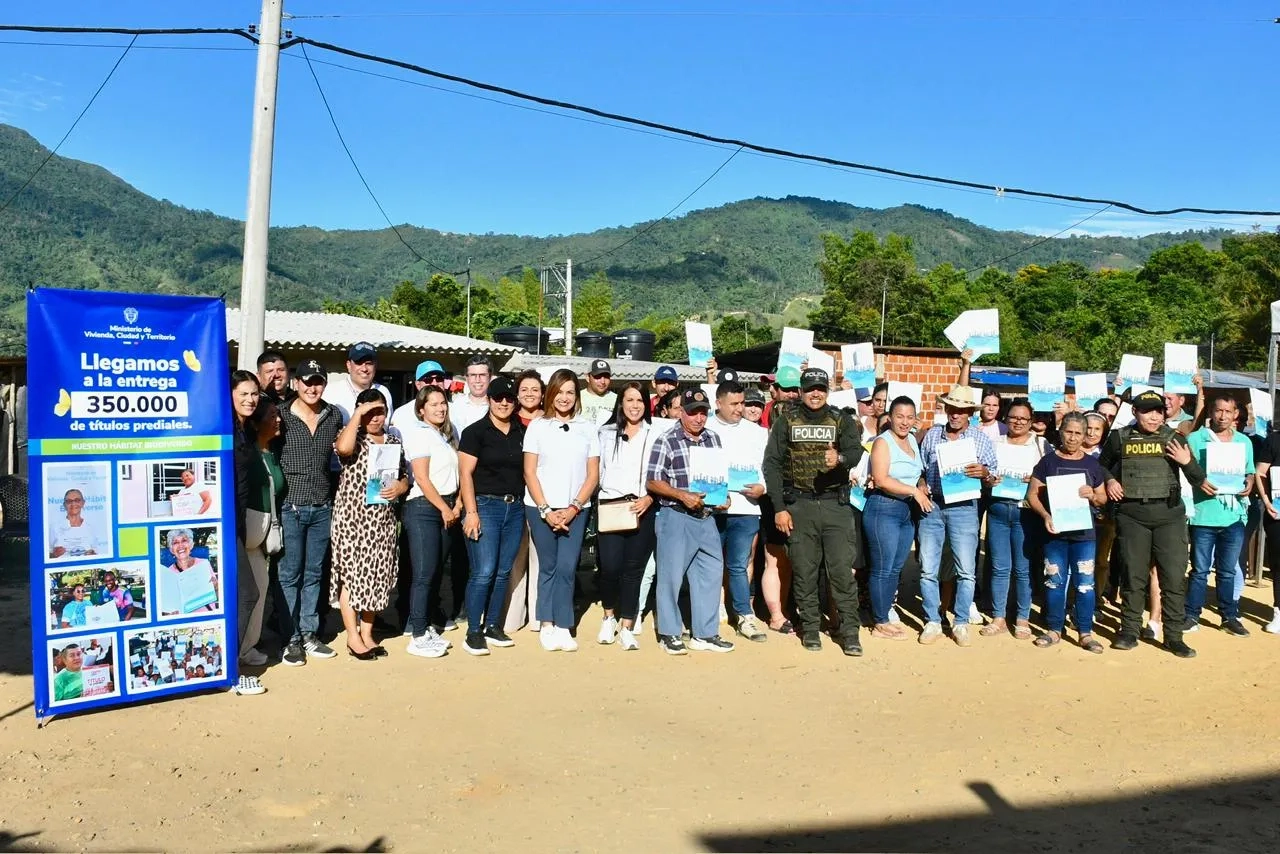 FOTOGRAFIA ENTREGA DE TITULOS Durania, Norte de Santander 01