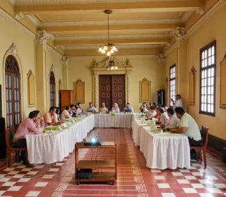 Ministra de Vivienda, Catalina Velasco, reunida con el gobernador y mandatarios locales de Caldas. Foto: Sharon Durán (archivo MVCT).