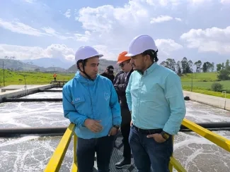 FOTOGRAFÍA VICEMINISTRO DE AGUA Y SANEAMIENTO BÁSICO EDWARD LIBREROS EN INAUGURACIÓN DE PTAR EN FACATATIVÁ