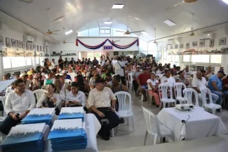 FOTOGRAFÍA ENTREGA TITULO PREDIAL 250 TOLU, SUCRE 03