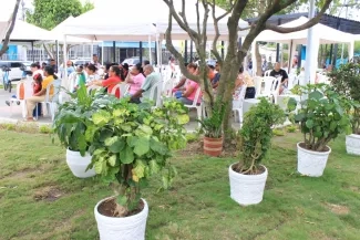 FOTOGRAFÍA ENTREGA MEJOPie de foto:   El componente ambiental prevalece, los diseños contemplaron la vegetación existente y la iluminación de los espacios públicos es con paneles solares.RAMIENTO BARRIOS EN MONTERIA 031