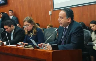 FOTOGRAFIA COMUNICADO MINISTRO VIVIENDA ANTE LA COMISION SEPTIMA DEL SENADO SEPTIEMBRE 04