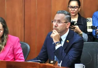 FOTOGRAFIA COMUNICADO MINISTRO VIVIENDA ANTE LA COMISION SEPTIMA DEL SENADO SEPTIEMBRE 02
