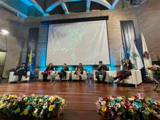 FOTOGRAFIA MINVIVIENDA EN PANEL AMERIGOE 2025
