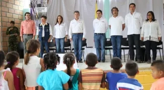 Gobierno firmo contrato por 15 mil millones para construccion de viviendas en Salgar Antioquia