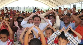 Cien mil viviendas gratis terminadas y cinco millones de colombianos mas con agua potable entre los logros del Ministro Luis Felipe Henao