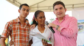 Con la entrega de casas en Narino Luis Felipe Henao cierra su exitosa gestion como Ministro de Vivienda