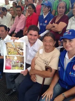 El Presidente Santos y el Ministro de Vivienda entregaron mejoramientos de vivienda a familias humildes de Bucaramanga