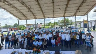 FOTOGRAFIA COMUNICADO ENTREGA DE TITULOS VISTA HERMOSA 01