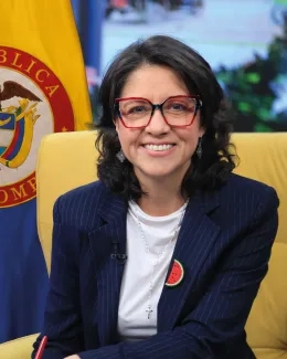 FOTOGRAFÍA COMUNICADO MINISTRA ENCARGADA