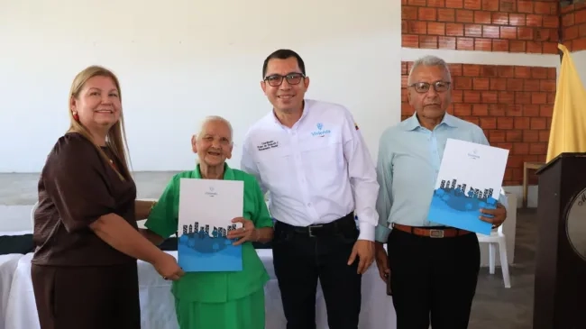 FOTOGRAFIA TITULACION PARA 50 FAMILIAS DE TIMANA 01