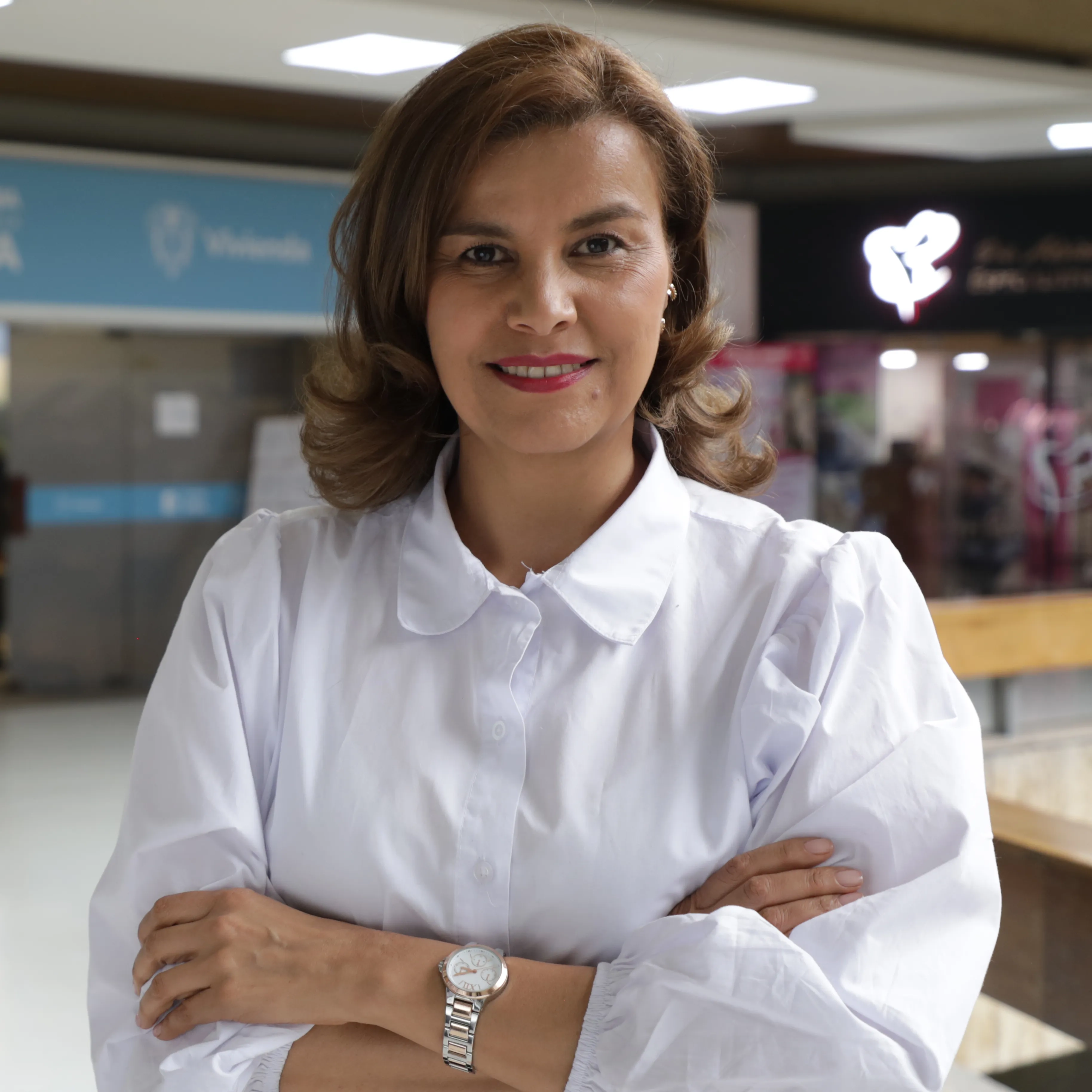 FOTOGRAFÍA COORDINADORA GRUPO DE ATENCIÓN AL USUARIO Y ARCHIVO LUZ NELLY ORTIZ MOYA